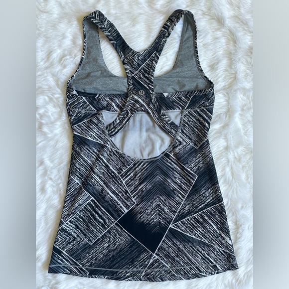 Lululemon Cross back Tank PTP 13" Size 4 - Picture 2 of 6